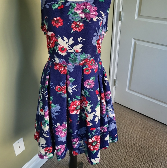 Everly Blue Floral Dress - Picture 2 of 4